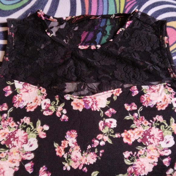 Shiela Rose - Lacey Flower Print Tank - NWT - Picture 8 of 10